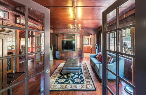 Hacienda House | Rocktop Lodge