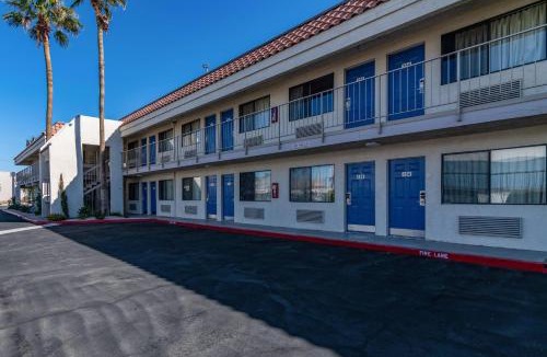 Thousand Palms Hotel | Rodeway Inn & Suites Rancho Mirage - Palm Desert Area
