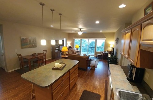 Central Point House | Rogue River Guesthouse: Rural river views near I-5