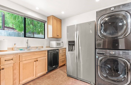 Agoura Hills Cottage | Romantic Garden Cottage Cozy 1BR Escape