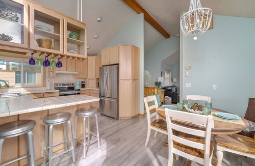 Waldport Cottage | Romantic Sunset Beach Views, HotTub @pinpointstays
