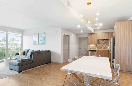 National City Apartment | Rooftop Pool & Hot Tub Family 3 Bdrm Apt