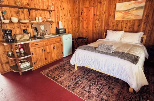 Joshua Tree Hotel | Room 2 Cozy Desert Studio - Downtown Joshua Tree