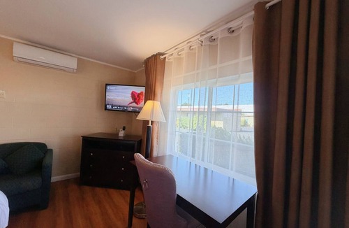 Hemet Hotel | Royal Inn & Suites