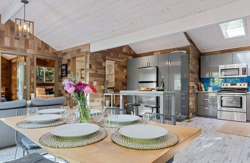 Guerneville Cabin | Russian River Treetop Cabin! Hot Tub~Pups OK~Sydney's Retreat