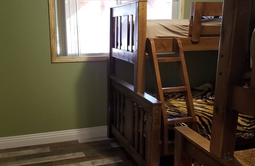 Patton House | Rustic Cabin close to Lake and village activities!