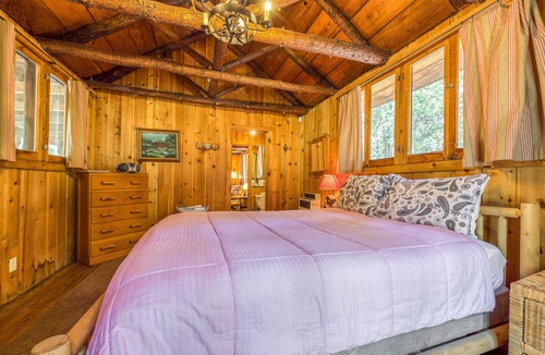 Idyllwild Cottage | Rustic Cabin with Outdoor Deck, Woodland Views - Close to Town