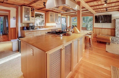 Cannon Beach House | Salal Bungalow - Close to Beach & Downtown!