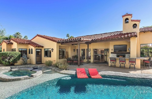 Palm Springs House | Saltwater Pool/Spa, Tanning Shelf, Firepit, Outdoor Fireplace Shower Free WiFi