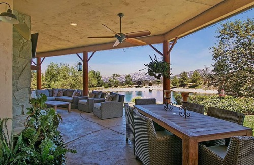 Fallbrook House | San Diego -Fallbrook- LAKEFRONT resort Style Lakehouse w/Pool,Spa, Beaches close