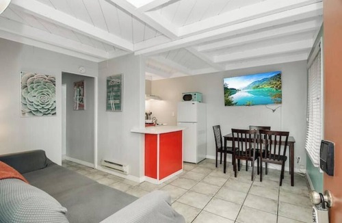 Ocean Beach Apartment | San Diego Surf Camp #1 - 1/2 Block to the Pacific!