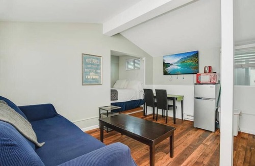 Ocean Beach Apartment | San Diego Surf Shack #2 -1/2 Block to the Pacific!