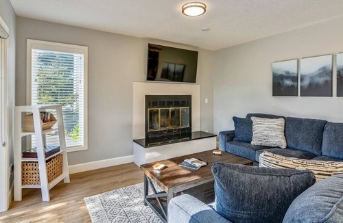 Tolovana Park House | Sandcastle B-4 -Garage. 2 minutes to the beach! w/ High-Speed EV charging outlet