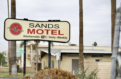 Ontario Hotel | Sands Motel