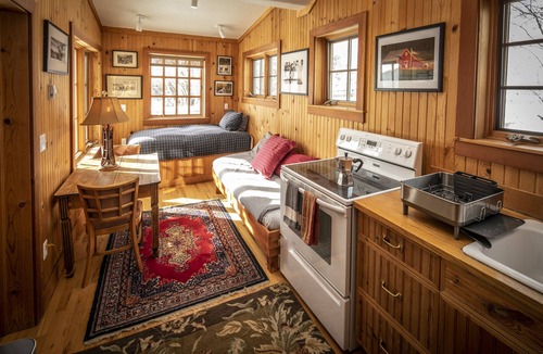 New Castle Cabin | Scenic Creekside Pet Friendly Ranch House with 5 Cabins and Sauna.