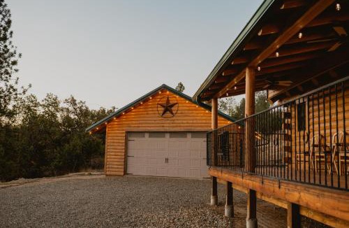 Mariposa Ski Chalet | Scenic View Timber Lodge HotTub by Casa Oso