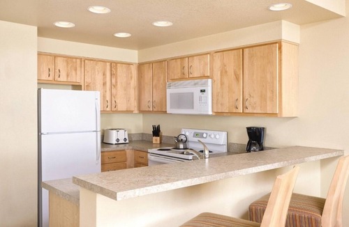 Seaside Resort | Seaside | Group Coastal Retreat | Pool + Beach | 3BR Sleeps 8