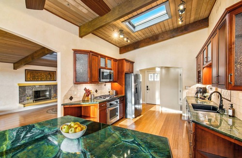 Bay Park House | Seaworld Fireworks View, Hot tub, AC, and Fast Wifi 3BR 2B 4beds 2 sofa beds