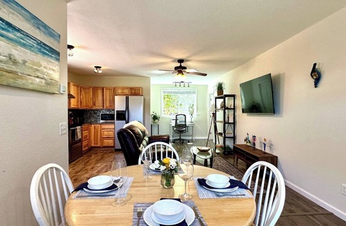 Freestone Cottage | Sebastopol Country Getaway - 15 Minutes Walk to Downtown