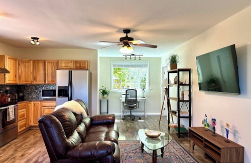 Freestone Cottage | Sebastopol Country Getaway - 15 Minutes Walk to Downtown