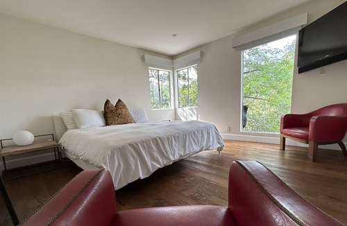 Los Angeles Cottage | Secluded cottage Hollywood Hills in sunny garden