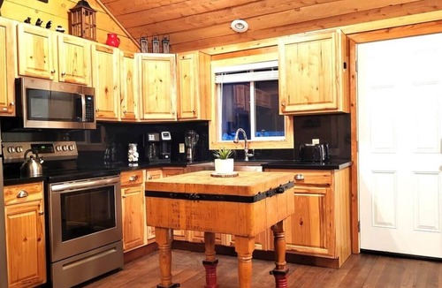 Wilsonia House | Sequoia Splendor Historic Charm in Kings Canyon NP
