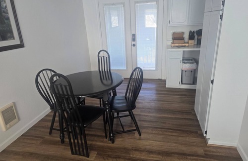 Downtown Klamath Falls House | Seren city view retreat with yard and plenty of space for the whole family