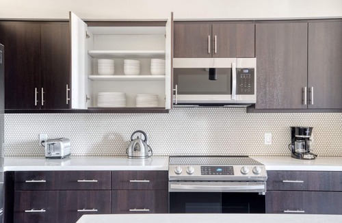 Burlingame Apartment | Serene Burlingame 2BR w/Roof, Gym & W/D, nr Caltrain, by Blueground