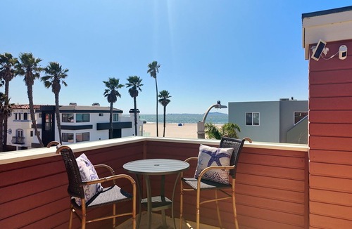 Hollywood Beach House | Serene seaside home in Oxnard perfect for relaxing getaways