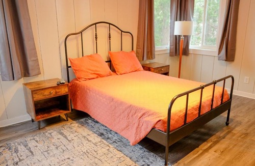 Running Springs Hotel | Sherwood Arms Motel