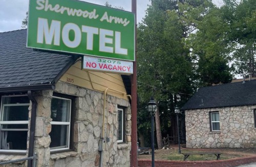 Running Springs Hotel | Sherwood Arms Motel