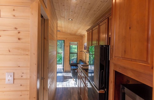 Ahwahnee Cabin | Sierra Meadows