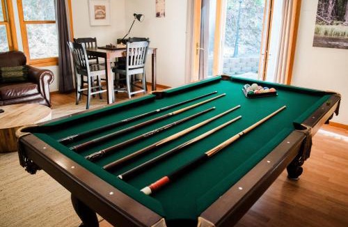 Yosemite Forks House | Sierra Mountain Escape - Brand new spa/game room