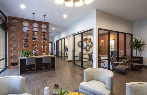 Menlo Park Condo | Silicon Valley Retreat: Modern 2BR Condo with Rooftop Pool