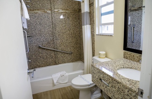 San Simeon Hotel | Silver Surf Motel