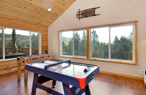 Moonridge Ski Chalet | Silver Tip Chalet by Big Bear Vacations Game Tables Ultra Central Cozy Chalet