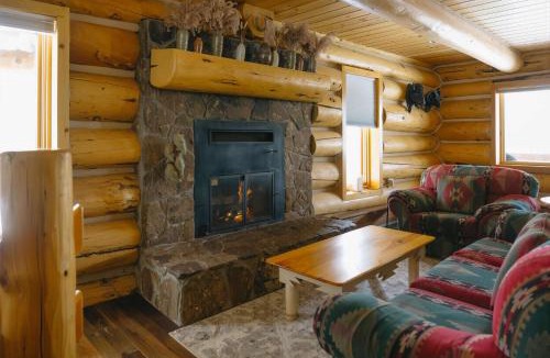 Wildernest House | Silverthorne Cabin with Hot Tub and Forest Access
