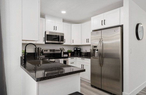 South Natomas House | SIMPLE MODERN AND ELEGANT 3 BD HOME