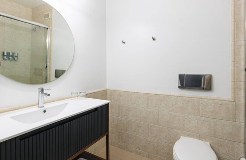 Truckee Hotel | Single King Experience, Gravity Haus Truckee-Tahoe, Log-styled, Near Ski Trails