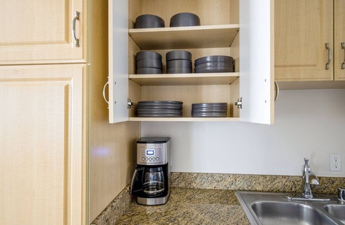 Beverly Grove Apartment | Sizeable Beverly Hills 1BR, near The Grove & Rodeo, by Blueground