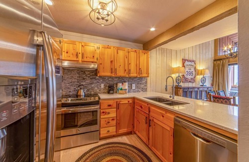 Mammoth Lakes Condo | Ski-In/Out Pet-Friendly Condo w/Spa, Pool 381