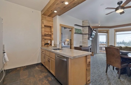 Mammoth Lakes Condo | Ski-in/Ski-out 2Bed 2Bath Sunstone Lodge Condo at Little Eagle Express