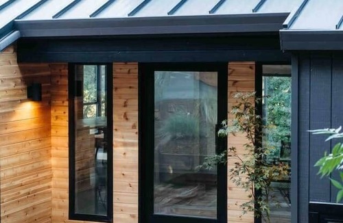 Auburn House | Skog Dom | Retreat in the Trees | Hot Tub | Auburn