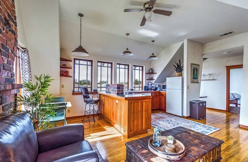 McKinleyville Apartment | SkyDeck Crazy Wave Suite - Cozy Digs, 2nd Fl, Dog/Pet Friendly!