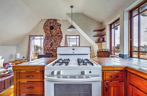 McKinleyville Apartment | SkyDeck Crazy Wave Suite - Cozy Digs, 2nd Fl, Dog/Pet Friendly!