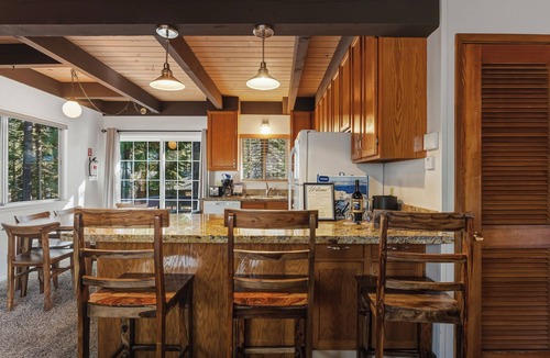 Country Club Estates House | Skyline Divine | BBQ | Near Hiking | Pet Friendly