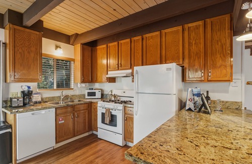 Country Club Estates House | Skyline Divine | BBQ | Near Hiking | Pet Friendly