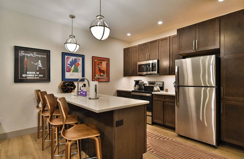 Silverthorne Condo | Skywalk Flats Amphitheater Retreat: Downtown, Rooftop Hot Tubs