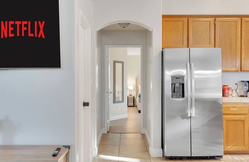 Greenacres House | Sleeps 13 – BBQ, EV, Comfy Beds, Near Shops