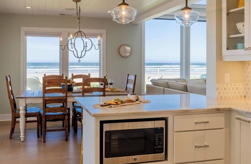 Tolovana Park House | Slice of Heaven – Oceanfront Luxury with Private Beach Access in Tolovana